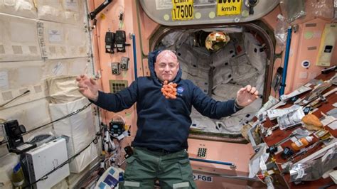 astronotlar uzayda nasıl yemek yer